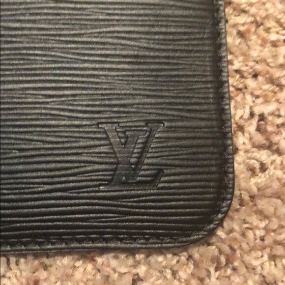 LV - Authentic LV purse - Black epi🌹❣️ NOT IN STORES - Picture 2 of 3